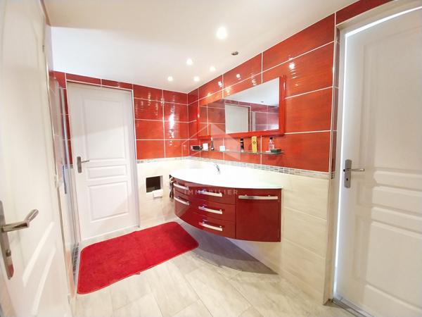 Maison T5 à vendre - CHITENAY - Beaux volumes entièrement rénovés, 2 Chbs, salle bien-être avec SPA (poss. 3ème Chb), dép./Grand garage.