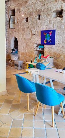 PUYLAROQUE – cœur de bastide, local en pierres 56 m² + cave voûtée