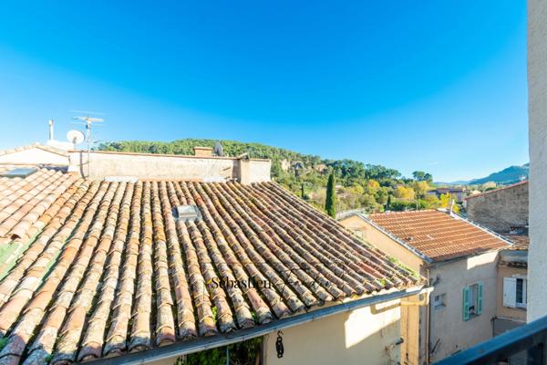 Appartement à vendre 3 pièces SOLLIES TOUCAS (83) - T3 de 56 m² - Duplex - Dernier étage - Proche commerces - Stationnement facile