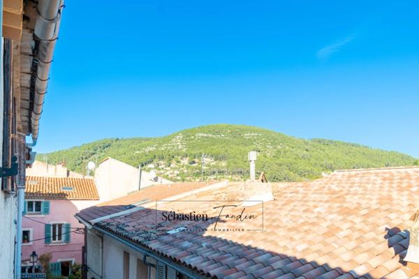 Appartement à vendre 3 pièces SOLLIES TOUCAS (83) - T3 de 56 m² - Duplex - Dernier étage - Proche commerces - Stationnement facile