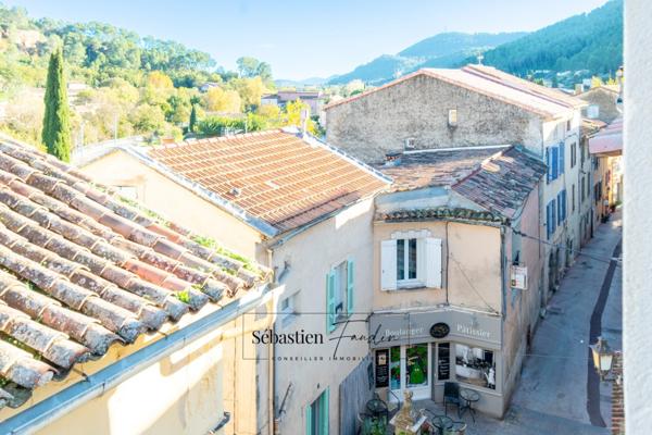 Appartement à vendre 3 pièces SOLLIES TOUCAS (83) - T3 de 56 m² - Duplex - Dernier étage - Proche commerces - Stationnement facile