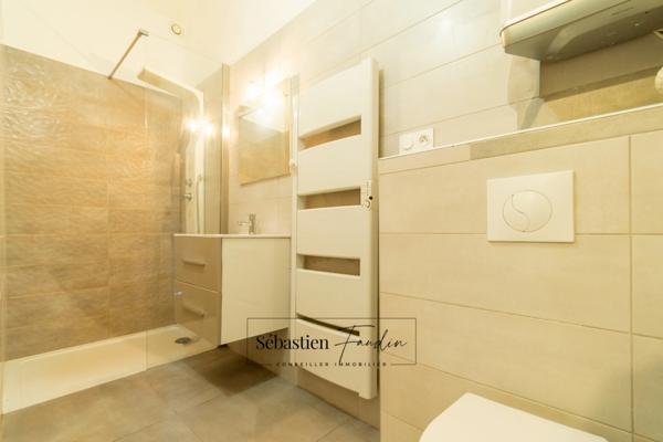 Appartement à vendre 3 pièces SOLLIES TOUCAS (83) - T3 de 56 m² - Duplex - Dernier étage - Proche commerces - Stationnement facile