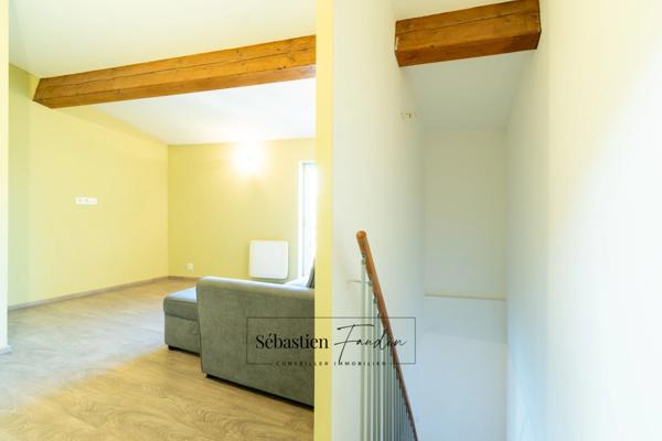 Appartement à vendre 3 pièces SOLLIES TOUCAS (83) - T3 de 56 m² - Duplex - Dernier étage - Proche commerces - Stationnement facile