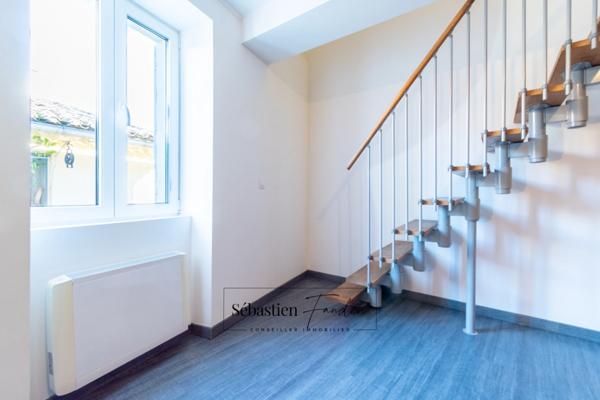 Appartement à vendre 3 pièces SOLLIES TOUCAS (83) - T3 de 56 m² - Duplex - Dernier étage - Proche commerces - Stationnement facile