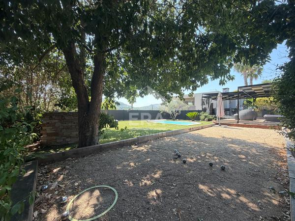 Haut de villa 4 pièces avec piscine et entrée indépendante - Les Caillades