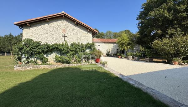 A VENDRE MAISON ANCIENNE DE TYPE 4 AVECDEPENDANCES ET 14.507M² DE TERRAIN