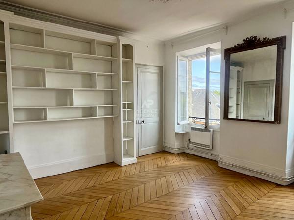 «Versailles Quartier Notre-Dame » Bel appartement familial de 105,77 m², 4 chambres, Charme de l'ancien § Loyer 2 500 €/mois charges comprises **  - Référence  28341
