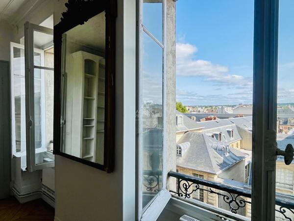 «Versailles Quartier Notre-Dame » Bel appartement familial de 105,77 m², 4 chambres, Charme de l'ancien § Loyer 2 500 €/mois charges comprises **  - Référence  28341