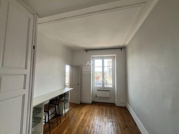 «Versailles Quartier Notre-Dame » Bel appartement familial de 105,77 m², 4 chambres, Charme de l'ancien § Loyer 2 500 €/mois charges comprises **  - Référence  28341