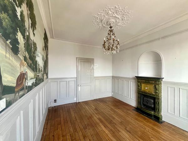 «Versailles Quartier Notre-Dame » Bel appartement familial de 105,77 m², 4 chambres, Charme de l'ancien § Loyer 2 500 €/mois charges comprises **  - Référence  28341