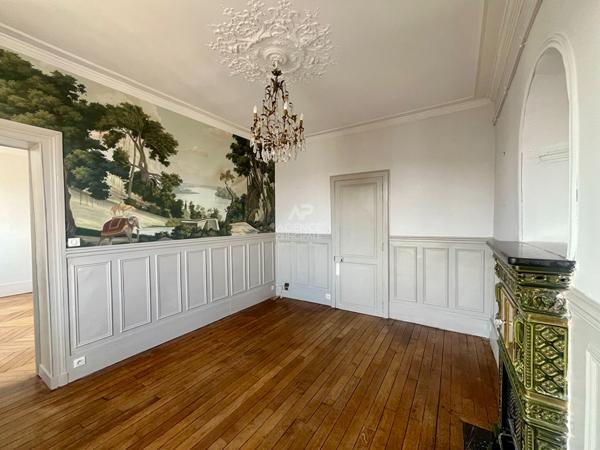 «Versailles Quartier Notre-Dame » Bel appartement familial de 105,77 m², 4 chambres, Charme de l'ancien § Loyer 2 500 €/mois charges comprises **  - Référence  28341