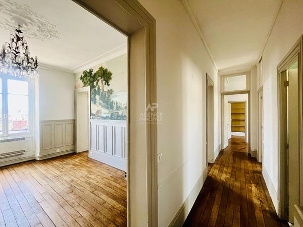 «Versailles Quartier Notre-Dame » Bel appartement familial de 105,77 m², 4 chambres, Charme de l'ancien § Loyer 2 500 €/mois charges comprises **  - Référence  28341
