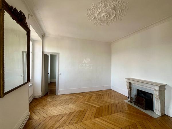 «Versailles Quartier Notre-Dame » Bel appartement familial de 105,77 m², 4 chambres, Charme de l'ancien § Loyer 2 500 €/mois charges comprises **  - Référence  28341