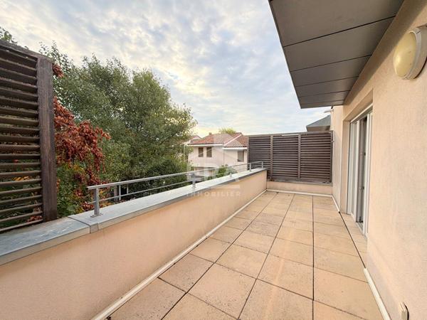 A LOUER 84120 PERTUIS QUARTIER MARIE MAURON APPARTEMENT TYPE 3 PIECES AVEC TERRASSE, GARAGE ET PLACE DE STATIONNEMENT