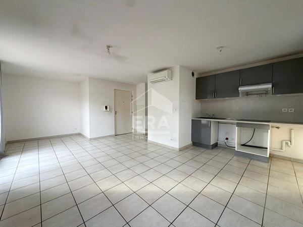 A LOUER 84120 PERTUIS QUARTIER MARIE MAURON APPARTEMENT TYPE 3 PIECES AVEC TERRASSE, GARAGE ET PLACE DE STATIONNEMENT