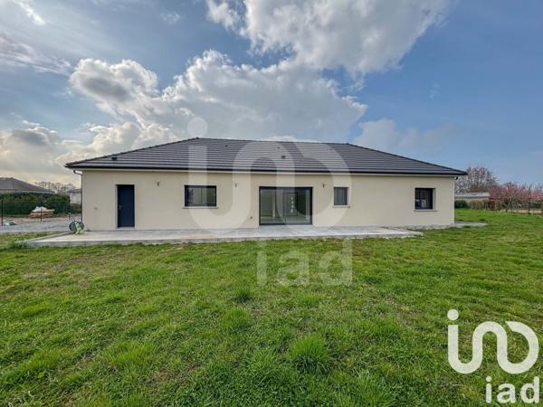 Maison 5 pièces de 131 m² à Vaux (03190)