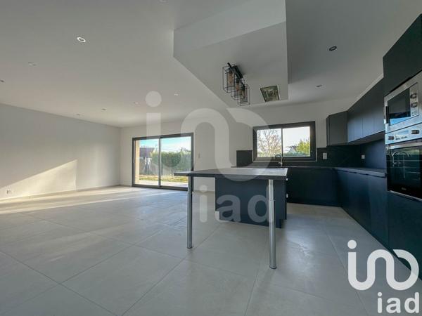 Maison 5 pièces de 131 m² à Vaux (03190)