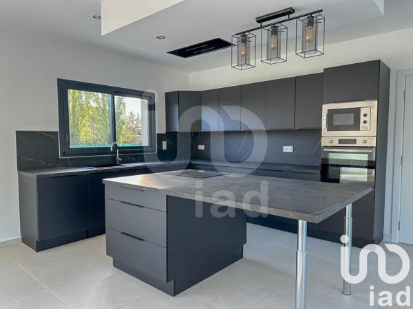 Maison 5 pièces de 131 m² à Vaux (03190)