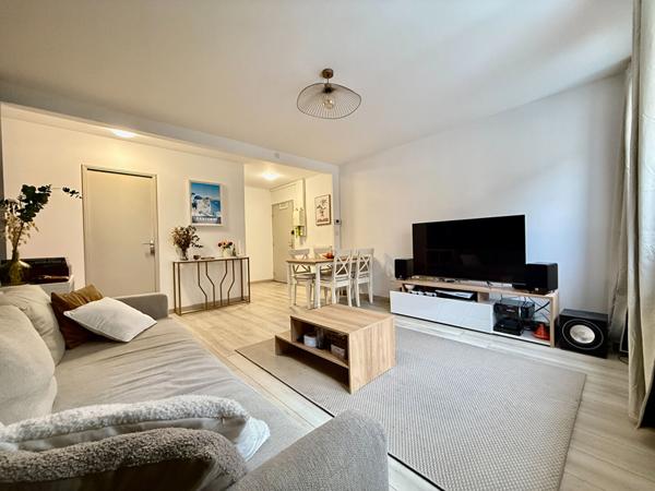 À VENDRE APPARTEMENT 3 PIÈCES AVEC PARKING