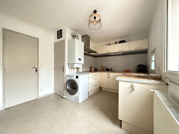 À VENDRE APPARTEMENT 3 PIÈCES AVEC PARKING