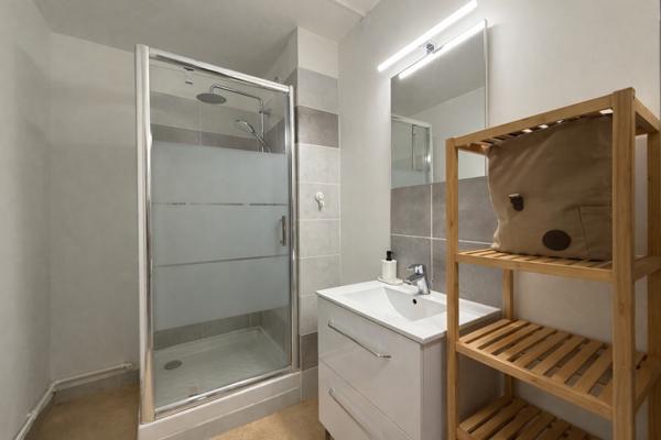 À VENDRE APPARTEMENT 3 PIÈCES AVEC PARKING