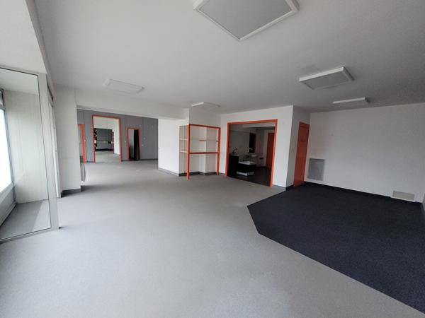 A LOUER - 120 m² - Centre-ville - Local commercial Montaigu Vendée