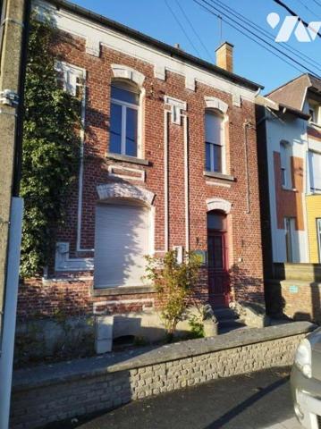 AVESNES SUR HELPE centre ville, proche des commodités et services
MAISON A VENDRE à usage d'ha...