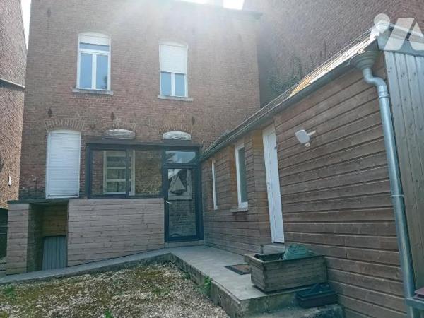 AVESNES SUR HELPE centre ville, proche des commodités et services
MAISON A VENDRE à usage d'ha...