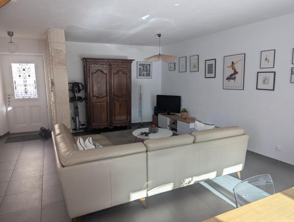 JOLIE MAISON DE VILLE RÉNOVÉE AVEC JARDIN - HYPER CENTRE