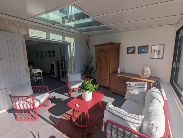 JOLIE MAISON DE VILLE RÉNOVÉE AVEC JARDIN - HYPER CENTRE