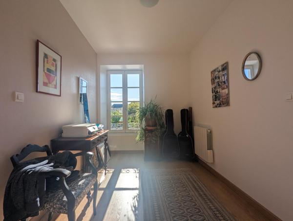 JOLIE MAISON DE VILLE RÉNOVÉE AVEC JARDIN - HYPER CENTRE