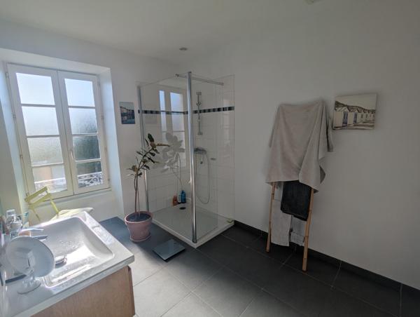 JOLIE MAISON DE VILLE RÉNOVÉE AVEC JARDIN - HYPER CENTRE