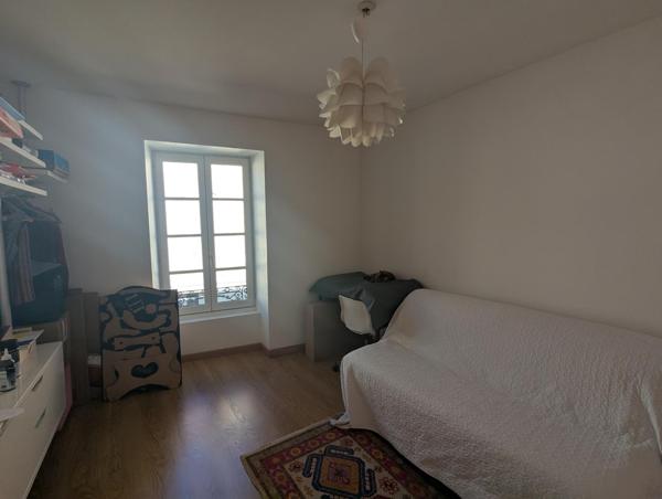 JOLIE MAISON DE VILLE RÉNOVÉE AVEC JARDIN - HYPER CENTRE