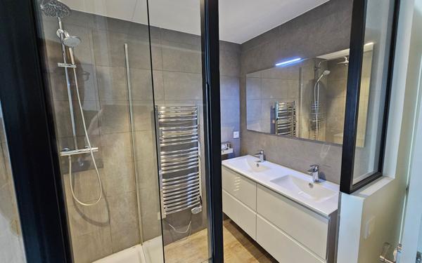 Appartement à vendre    4 pièces • 129,50 m2 Champagne-au-Mont-d'Or