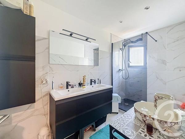 Appartement T3 à vendre  3 pièces - 64,09 m 2   FREJUS  - 83