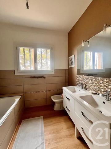 Maison à vendre  7 pièces - 160 m 2   ST CYR SUR MER  - 83