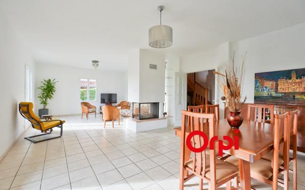 Maison à vendre    6 pièces • 158,88 m2 Sainte-Foy-lès-Lyon