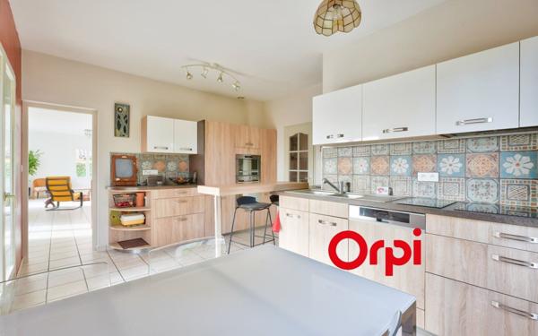 Maison à vendre    6 pièces • 158,88 m2 Sainte-Foy-lès-Lyon