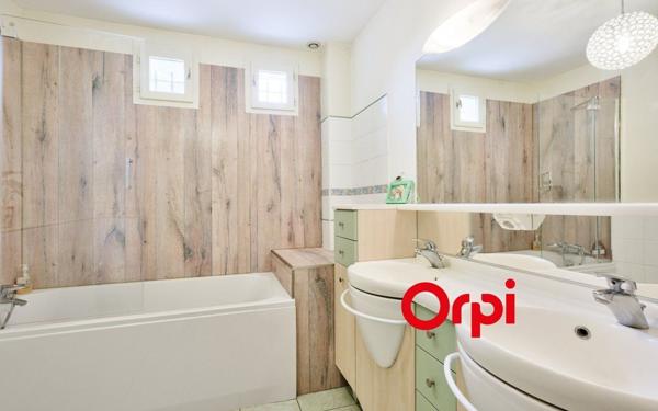 Maison à vendre    6 pièces • 158,88 m2 Sainte-Foy-lès-Lyon