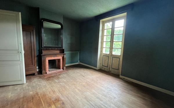 Maison à vendre    6 pièces •  La Jonchère-Saint-Maurice