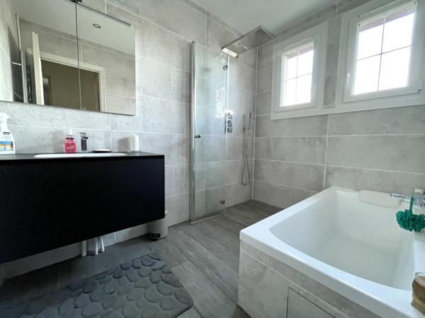 Étampes (91150) Maison 5 chambres, sous-sol total + 2 hangars pour activité professionnelle ou stockage