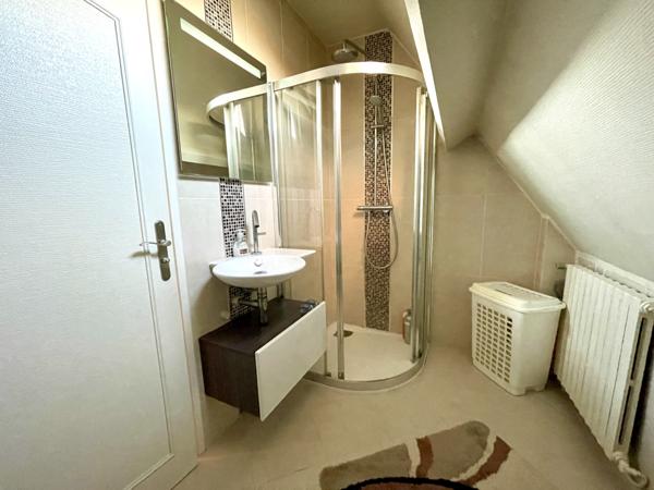 Étampes (91150) Maison 5 chambres, sous-sol total + 2 hangars pour activité professionnelle ou stockage