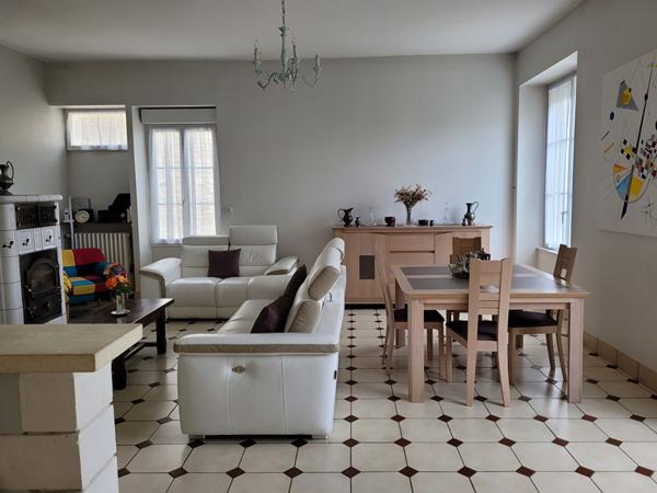 ROCHEFORT maison de charme de 178 m² de type 5 - dépendance - Garage - jardin - Piscine et véranda