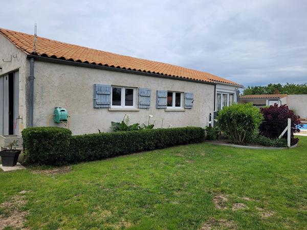 ROCHEFORT maison de charme de 178 m² de type 5 - dépendance - Garage - jardin - Piscine et véranda