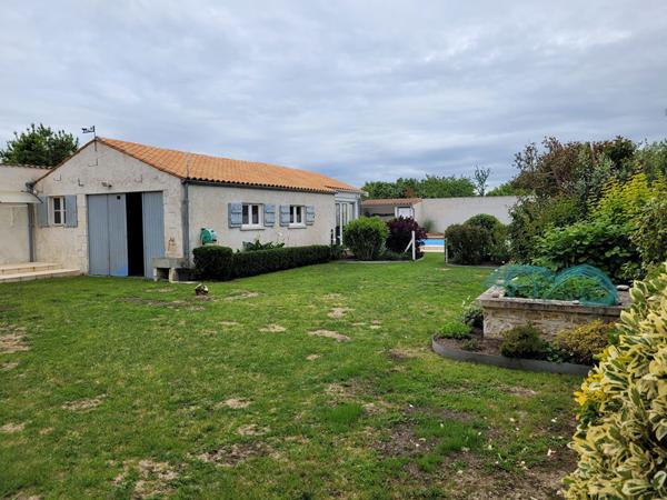 ROCHEFORT maison de charme de 178 m² de type 5 - dépendance - Garage - jardin - Piscine et véranda