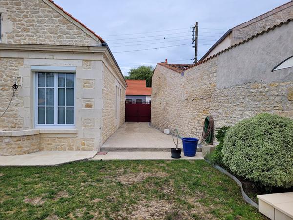 ROCHEFORT maison de charme de 178 m² de type 5 - dépendance - Garage - jardin - Piscine et véranda