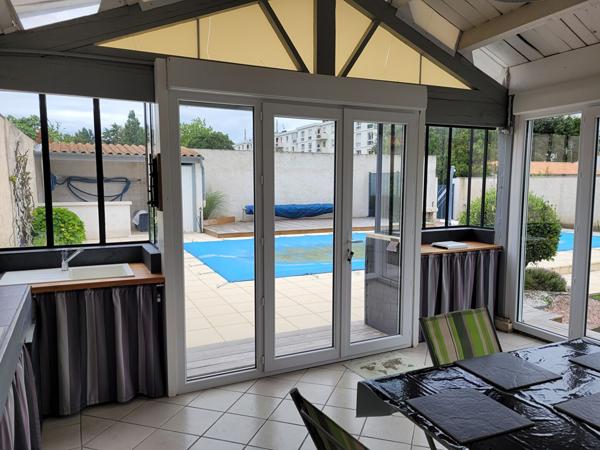 ROCHEFORT maison de charme de 178 m² de type 5 - dépendance - Garage - jardin - Piscine et véranda