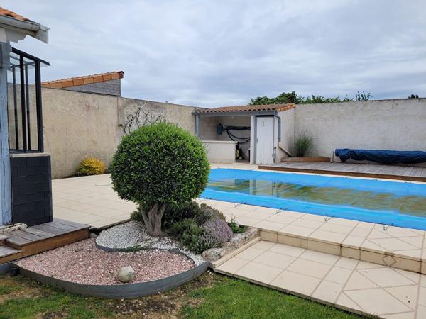 ROCHEFORT maison de charme de 178 m² de type 5 - dépendance - Garage - jardin - Piscine et véranda