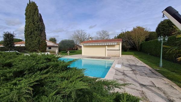 Traditionnelle - 8 pièces - 220 m²