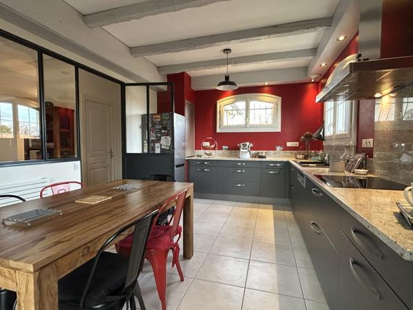 Traditionnelle - 8 pièces - 220 m²